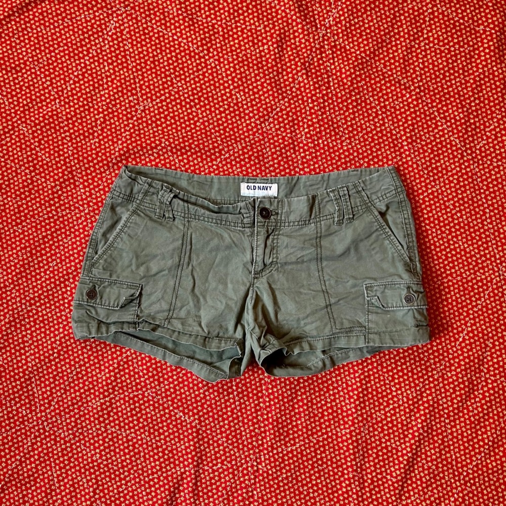 Vintage 2000z Old Navy Olive Green micro Cargo Shorts Size 6 Low Rise Utility